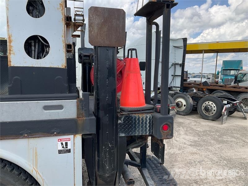 International on International 7600 6x4 Digger Derrick Truck Mobiele Boorinstallatie