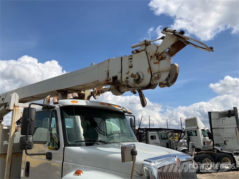 International on International 7600 6x4 Digger Derrick Truck Mobiele Boorinstallatie