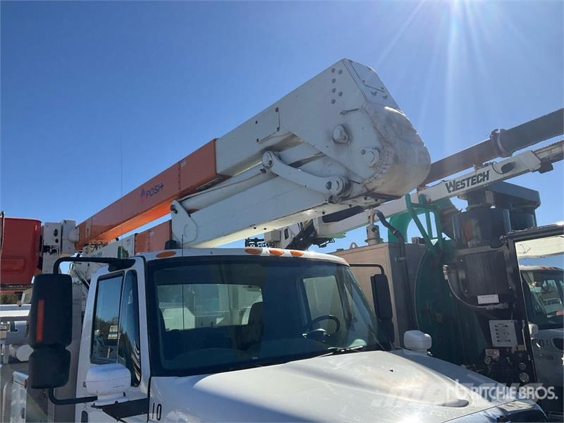 International on International 4400SBA 4x2 Bucket Truck Truck & Van mounted aerial platforms