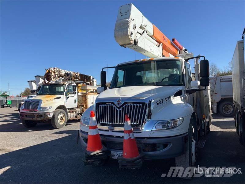 International on International 4400SBA 4x2 Bucket Truck Truck & Van mounted aerial platforms