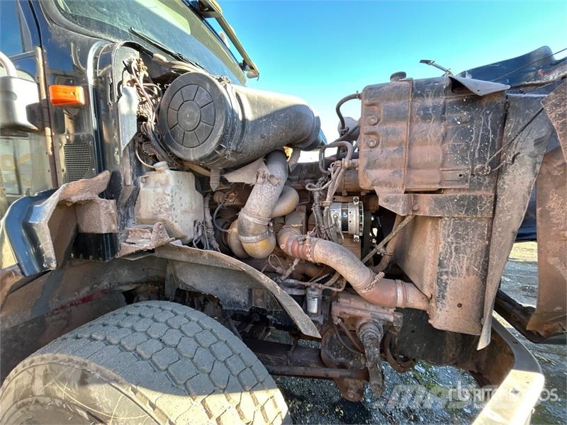 International Paystar 5600i 6x4 Cab and Chassis (Inoperable) Cabines