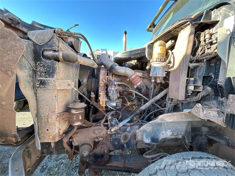 International Paystar 5600i 6x4 Cab and Chassis (Inoperable) Cabines