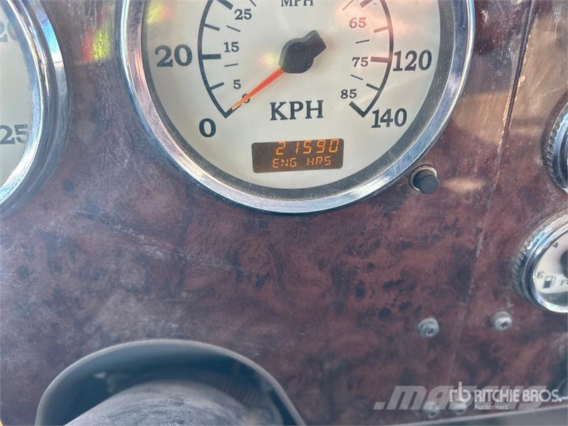 International PayStar 5900i 8x4 Tri/A Day Cab Truck Tractor Τράκτορες