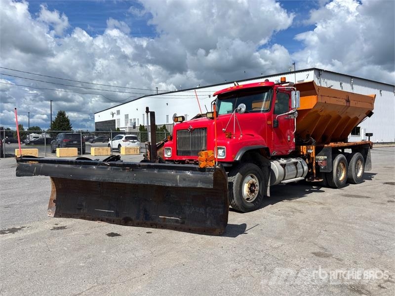 International Paystar 5500i 6x4 Snow Plow Truck Municipal / general purpose vehicles