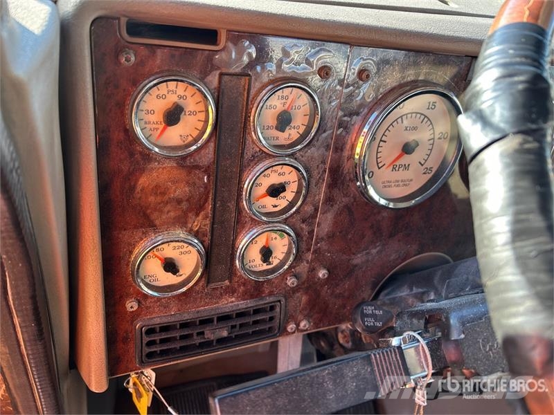 International PayStar 5900i 6x4 T/A Day Cab Truck Tractor Truck Tractor Units