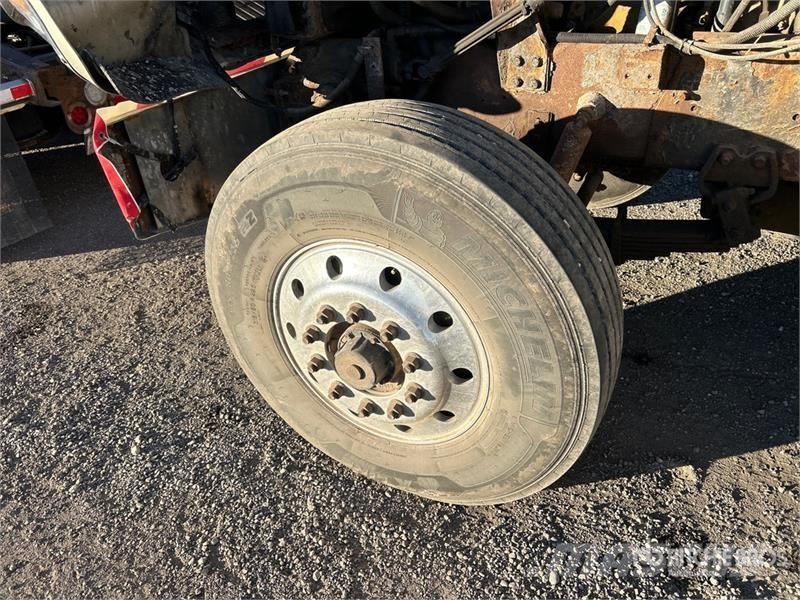 International PayStar 5900i 8x4 Tri/A Day Cab Truck Tractor Τράκτορες