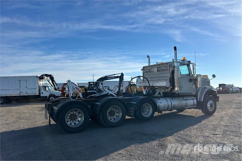 International PayStar 5900i 8x4 Tri/A Day Cab Truck Tractor Τράκτορες