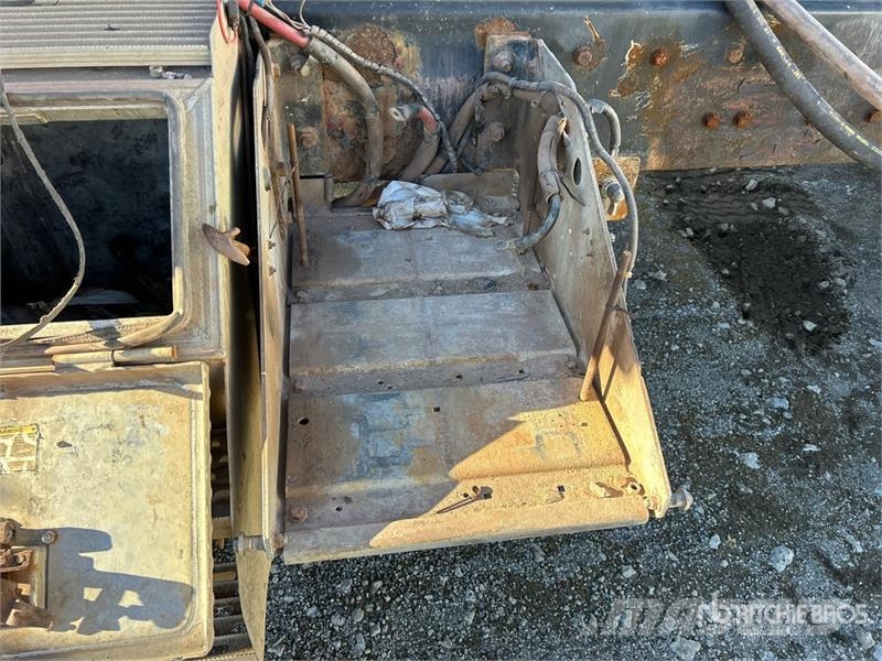 International Paystar 5600i 6x4 Cab and Chassis (Inoperable) Cabines