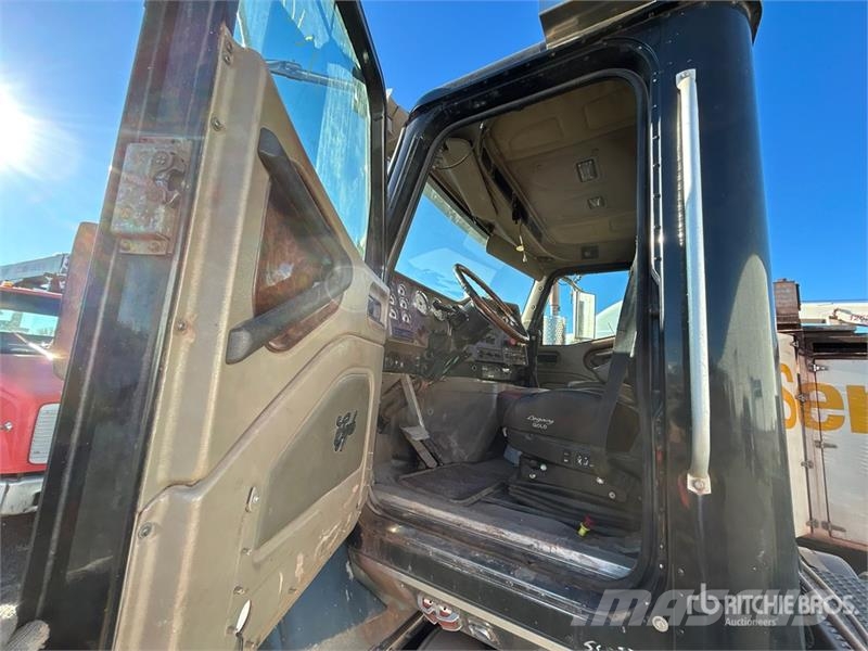 International Paystar 5600i 6x4 Cab and Chassis (Inoperable) Cabines