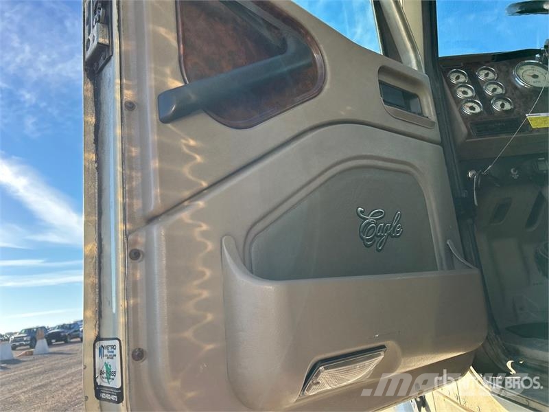 International PayStar 5900i 8x4 Tri/A Day Cab Truck Tractor Τράκτορες