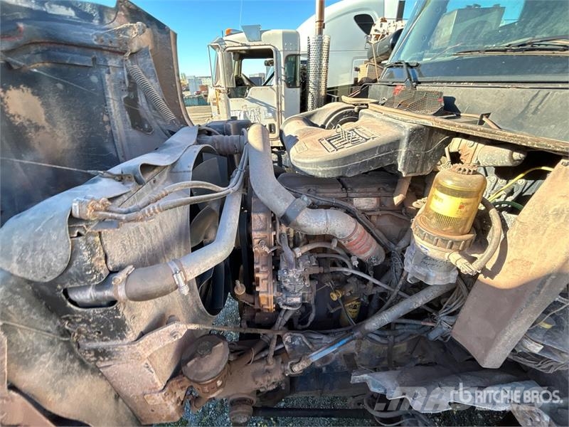 International Paystar 5600i 6x4 Cab and Chassis (Inoperable) Cabines