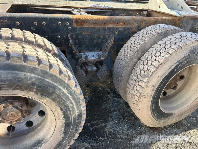 International Paystar 5600i 6x4 Cab and Chassis (Inoperable) Cabines