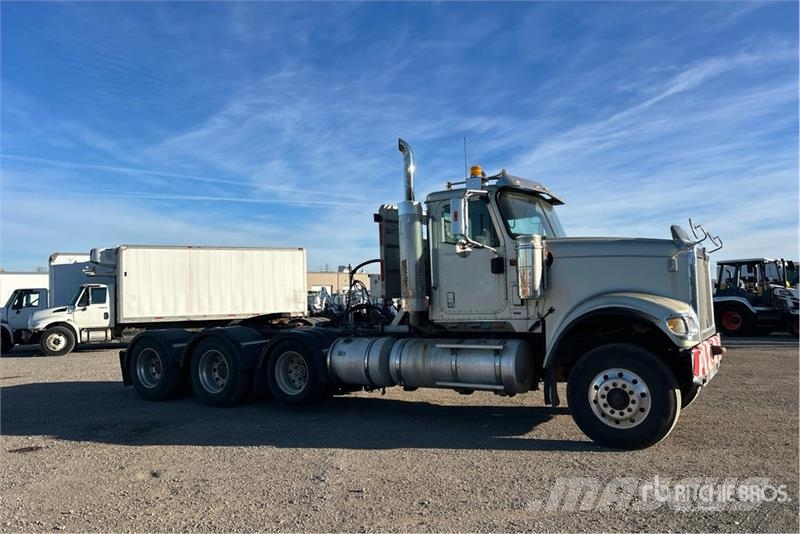 International PayStar 5900i 8x4 Tri/A Day Cab Truck Tractor Τράκτορες