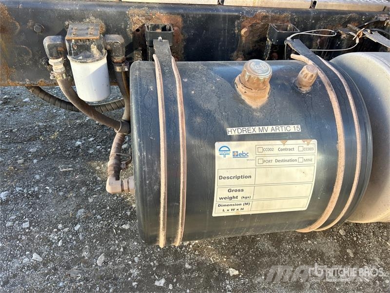 International Paystar 5600i 6x4 Cab and Chassis (Inoperable) Cabines