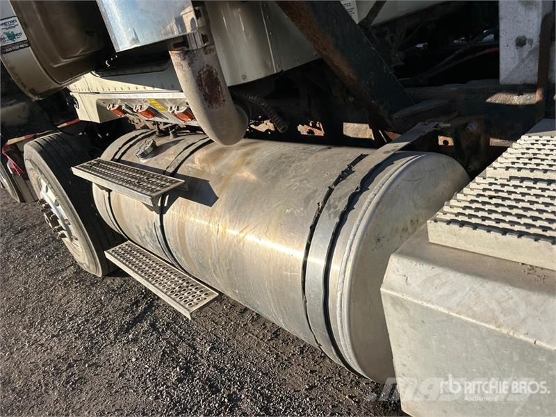 International PayStar 5900i 8x4 Tri/A Day Cab Truck Tractor Τράκτορες