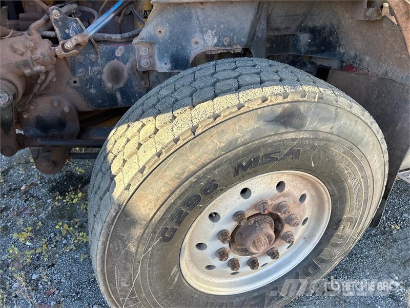 International Paystar 5600i 6x4 Cab and Chassis (Inoperable) Cabines
