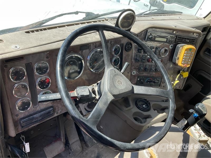 International PayStar 5600i 8x4 Twin-Steer Mixer Truck Domíchávače betonu