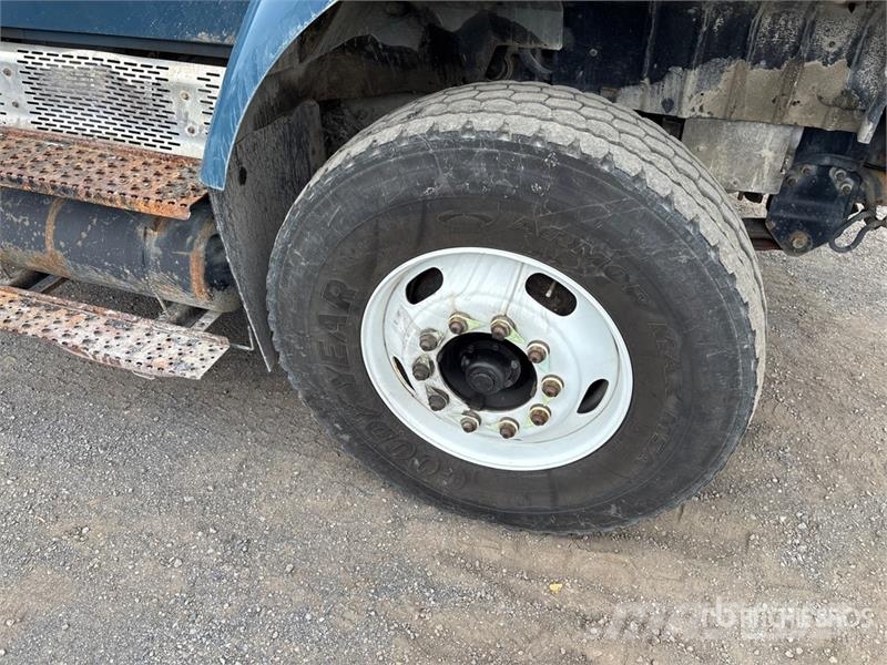 International Posi-Plus 400-46-R 46 ft on International 7400 SB Pacēlāji uz automašīnas bāzes
