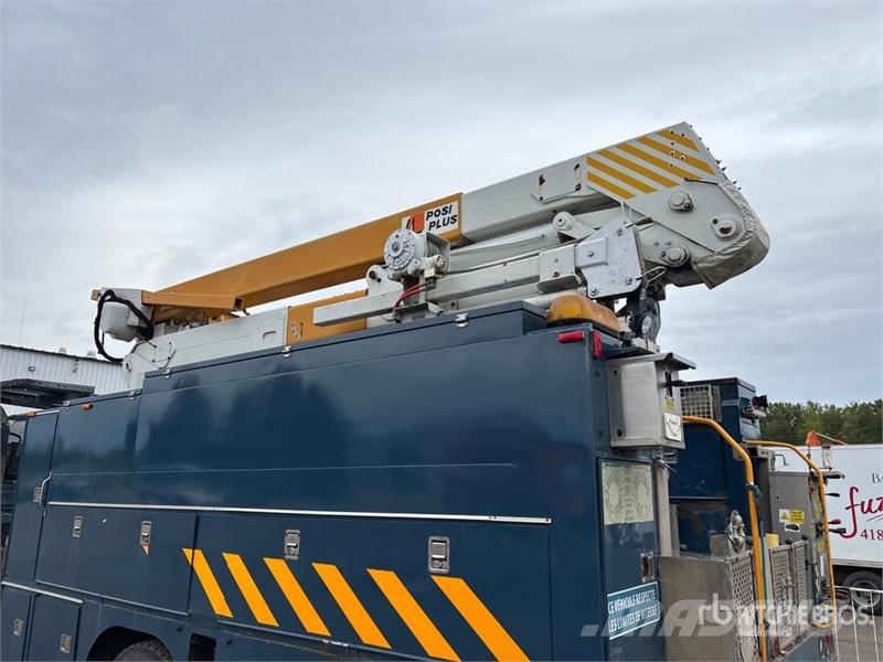 International Posi-Plus 400-46-R 46 ft on International 7400 SB Pacēlāji uz automašīnas bāzes