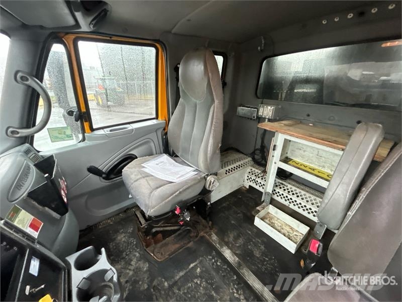 International Posi-Plus 400-46-P 46 ft on  International 7400 6x Truck mounted aerial platforms