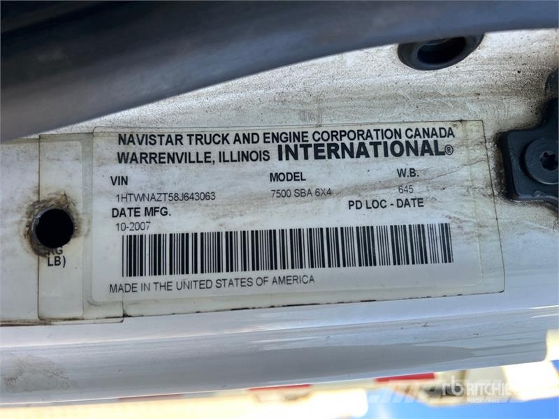 International Posi-Plus 500-55-AUT/PE63 62.5 ft on  Internationa Teherautóra szerelt emelők és állványok