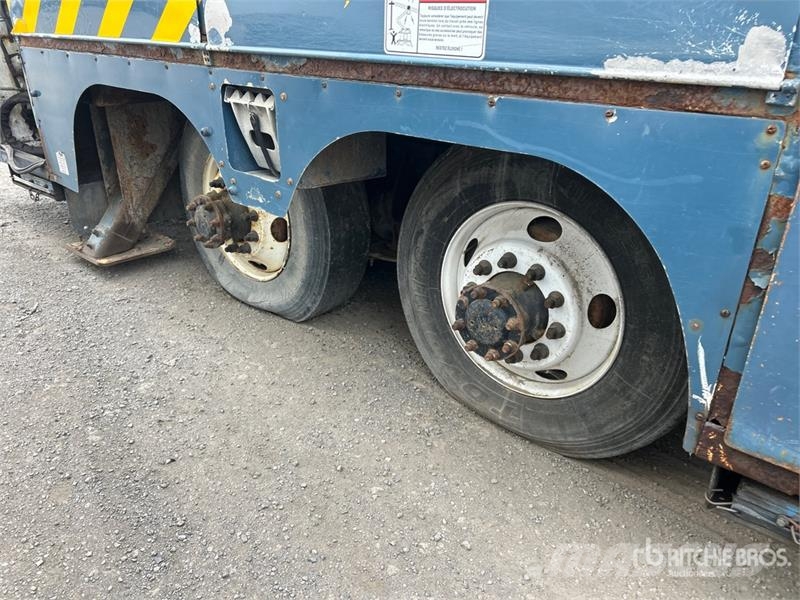 International Posi-Plus 500-50-RU 50 ft on  International 4400 6 Platforme aeriene montate pe camion