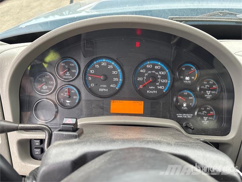 International Posi-Plus 400-46-R 46 ft on International 7400 SB Pacēlāji uz automašīnas bāzes
