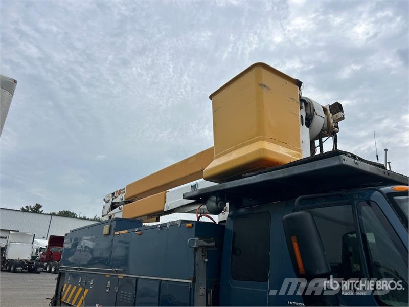 International Posi-Plus 500-50-RU 50 ft on  International 4400 6 Platforme aeriene montate pe camion