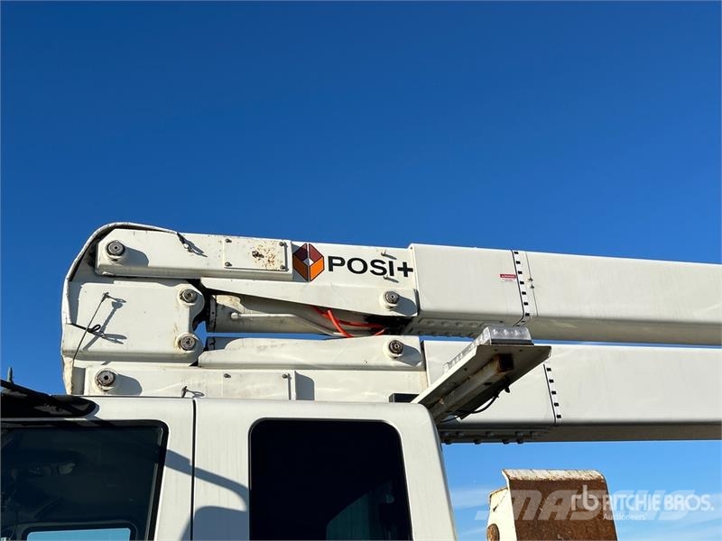 International Posi-Plus 500-55-AUT/PE63 62.5 ft on  Internationa Teherautóra szerelt emelők és állványok