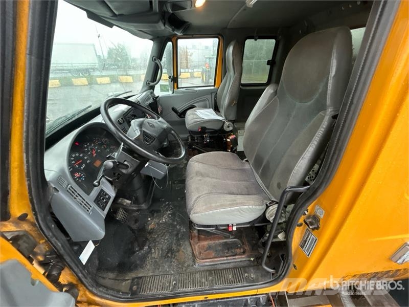 International Posi-Plus 400-46-P 46 ft on  International 7400 6x Truck mounted aerial platforms