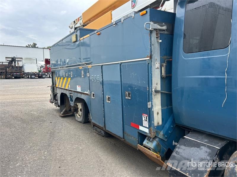 International Posi-Plus 500-50-RU 50 ft on  International 4400 6 Platforme aeriene montate pe camion