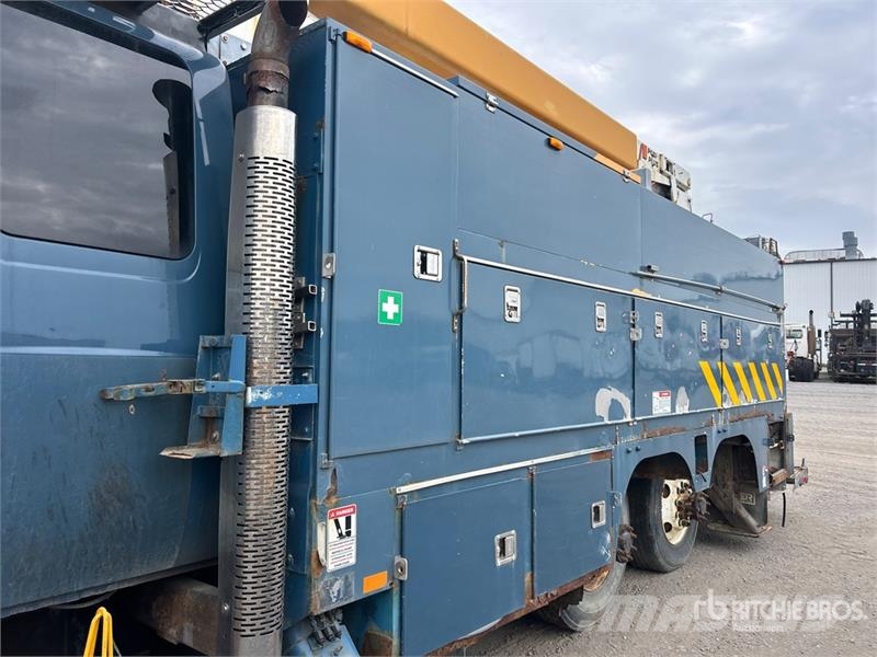 International Posi-Plus 500-50-RU 50 ft on  International 4400 6 Platforme aeriene montate pe camion