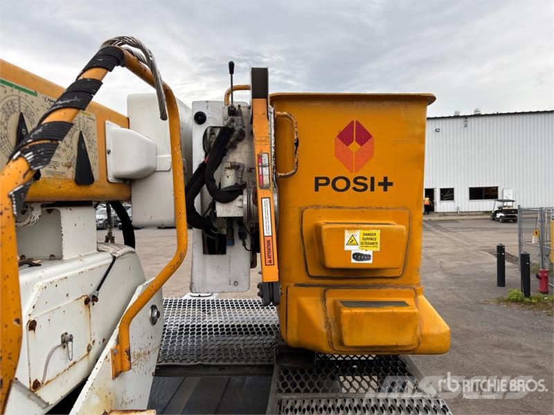 International Posi-Plus 400-46-R 46 ft on International 7400 SB Pacēlāji uz automašīnas bāzes