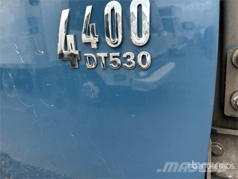 International Posi-Plus 500-50-RU 50 ft on  International 4400 6 Platforme aeriene montate pe camion