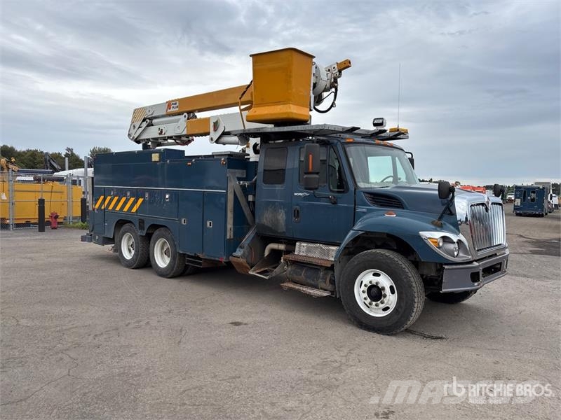 International Posi-Plus 400-46-R 46 ft on International 7400 SB Pacēlāji uz automašīnas bāzes