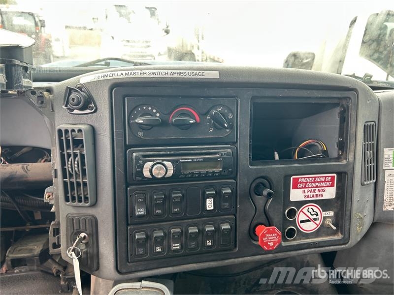 International Posi-Plus 500-50-RU 50 ft on  International 4400 6 Platforme aeriene montate pe camion