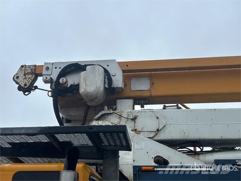 International Posi-Plus 400-46-P 46 ft on  International 7400 6x Truck mounted aerial platforms