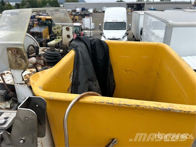 International Posi-Plus 500-50-RU 50 ft on  International 4400 6 Platforme aeriene montate pe camion