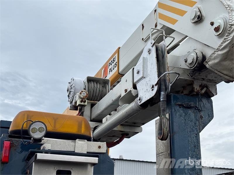 International Posi-Plus 400-46-R 46 ft on International 7400 SB Pacēlāji uz automašīnas bāzes