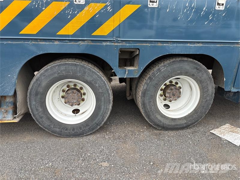 International Posi-Plus 400-46-R 46 ft on International 7400 SB Pacēlāji uz automašīnas bāzes