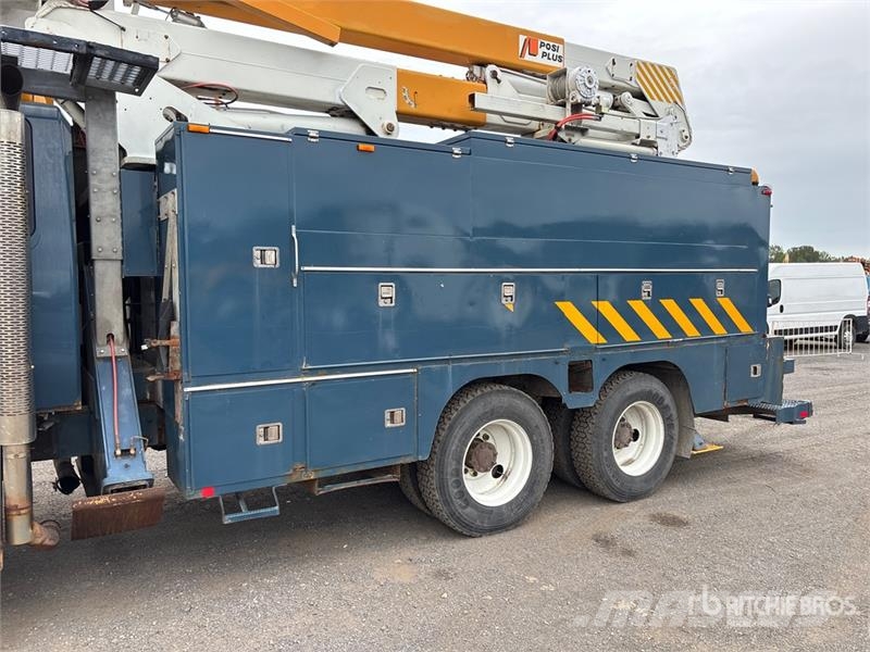 International Posi-Plus 400-46-R 46 ft on International 7400 SB Pacēlāji uz automašīnas bāzes