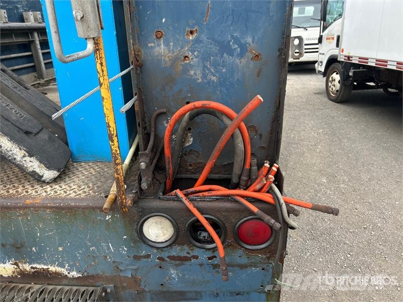 International Posi-Plus 500-50-RU 50 ft on  International 4400 6 Platforme aeriene montate pe camion