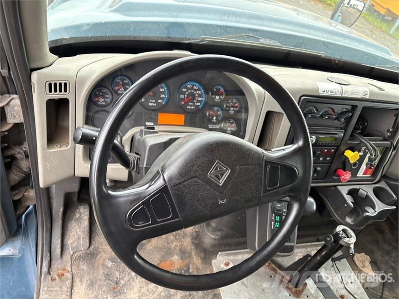 International Posi-Plus 400-46-R 46 ft on International 7400 SB Pacēlāji uz automašīnas bāzes