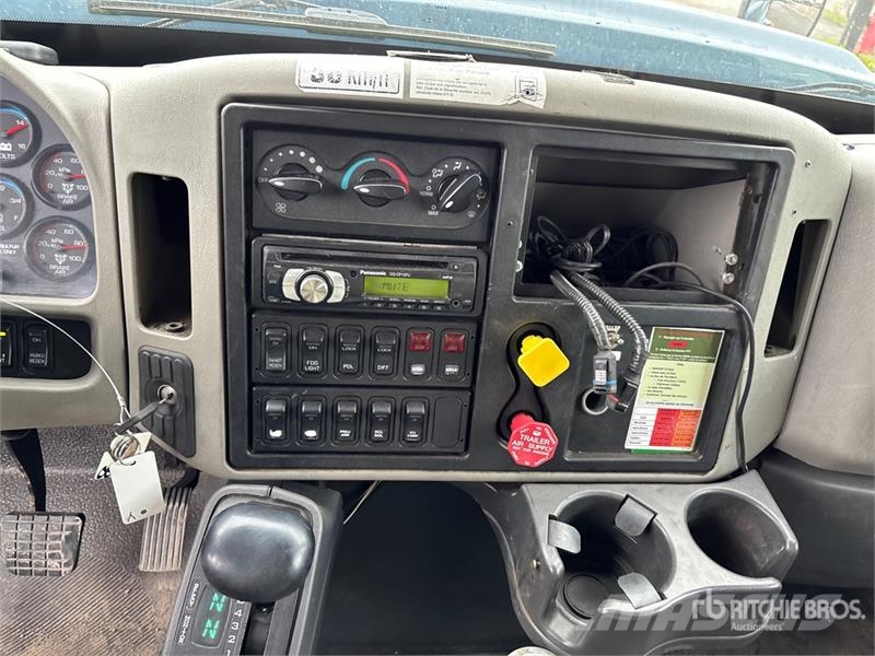International Posi-Plus 400-46-R 46 ft on International 7400 SB Pacēlāji uz automašīnas bāzes