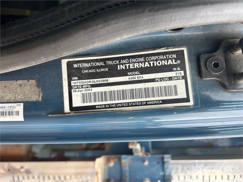 International Posi-Plus 500-50-RU 50 ft on  International 4400 6 Platforme aeriene montate pe camion