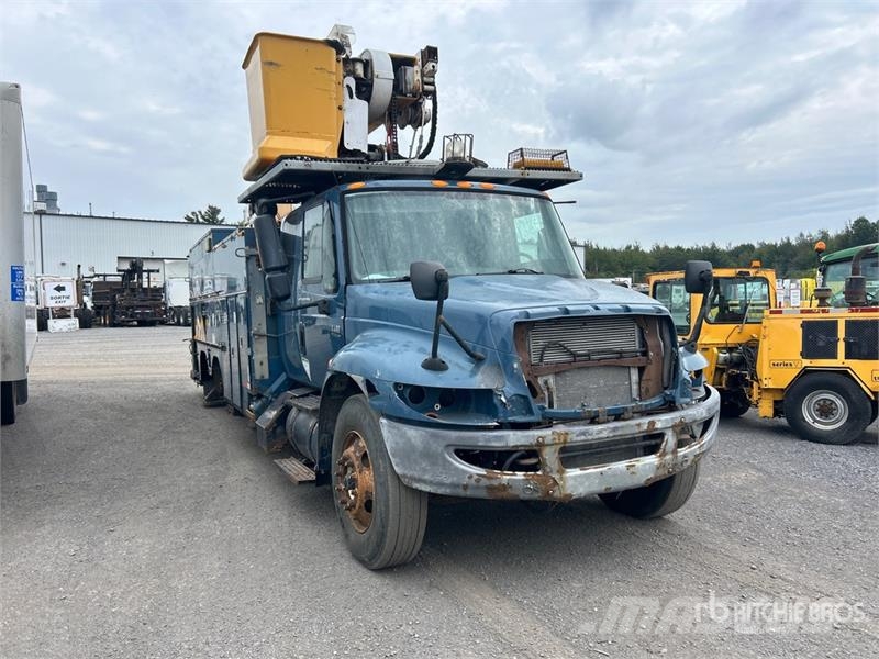 International Posi-Plus 500-50-RU 50 ft on  International 4400 6 Platforme aeriene montate pe camion