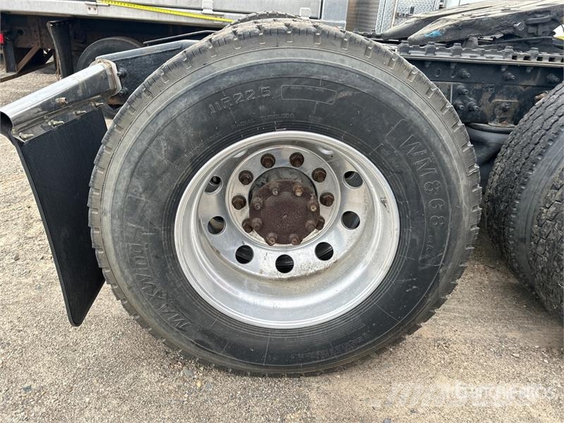 International ProStar 6x4 T/A Sleeper Truck Tractor (Inoperable) Nyergesvontatók