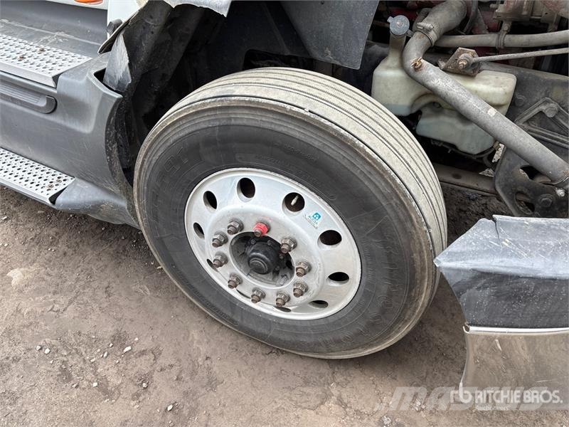 International ProStar+ 122 6x4 T/A Sleeper Truck Tractor Cabezas tractoras