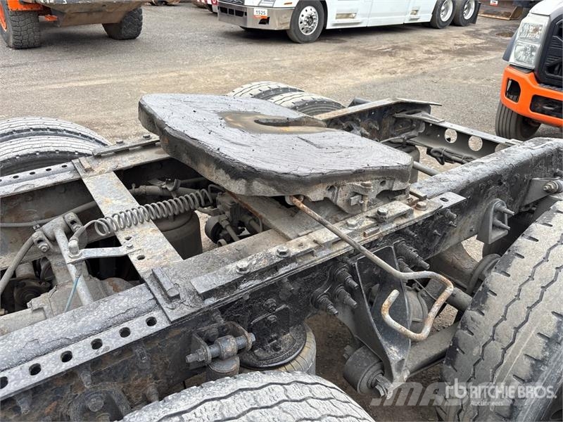 International ProStar+ 122 6x4 T/A Sleeper Truck Tractor Cabezas tractoras