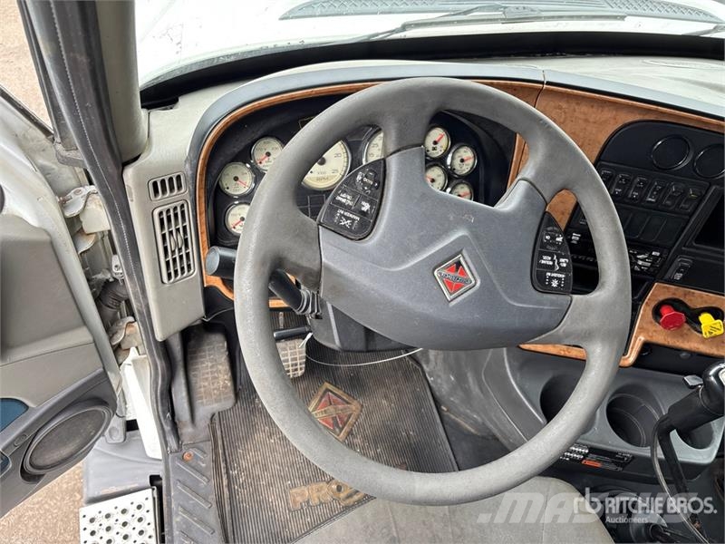 International ProStar+ 122 6x4 T/A Sleeper Truck Tractor Cabezas tractoras